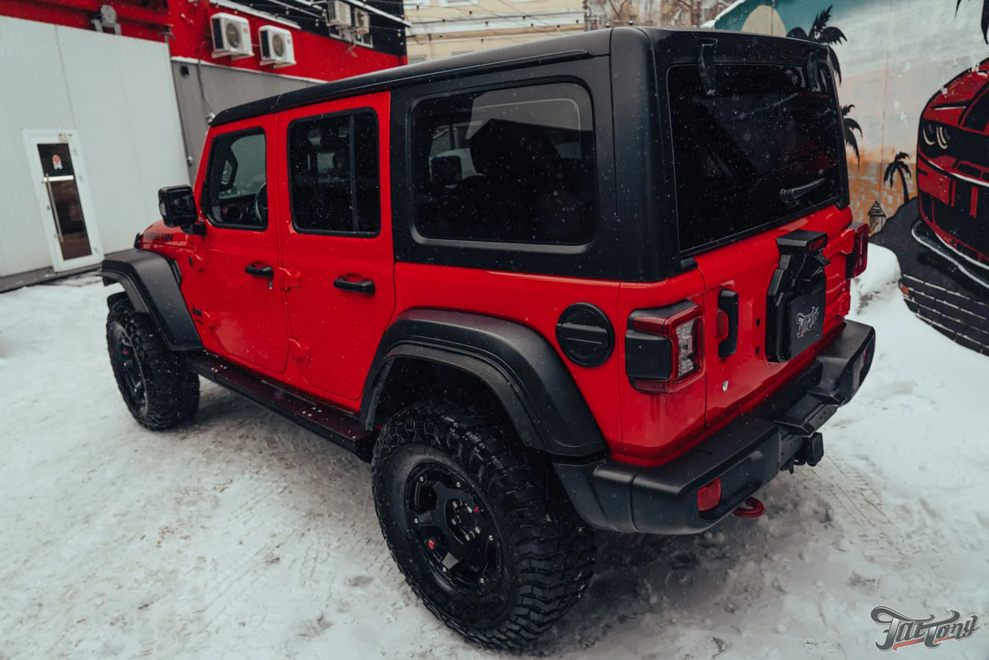 Установили цветные ремни безопасности на Jeep Wrangler Rubicon